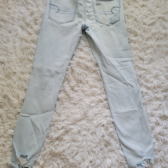 American Eagle Outfitters - Picture 2 of 3